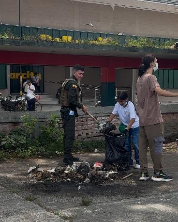 Voluntarios en jornada ambiental de Ecovalle